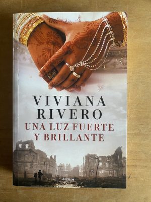 Una luz fuerte y brillante - Rivero, Viviano (3d2)