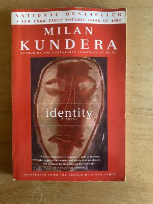 Identity - Kundera, Milan (2x9)